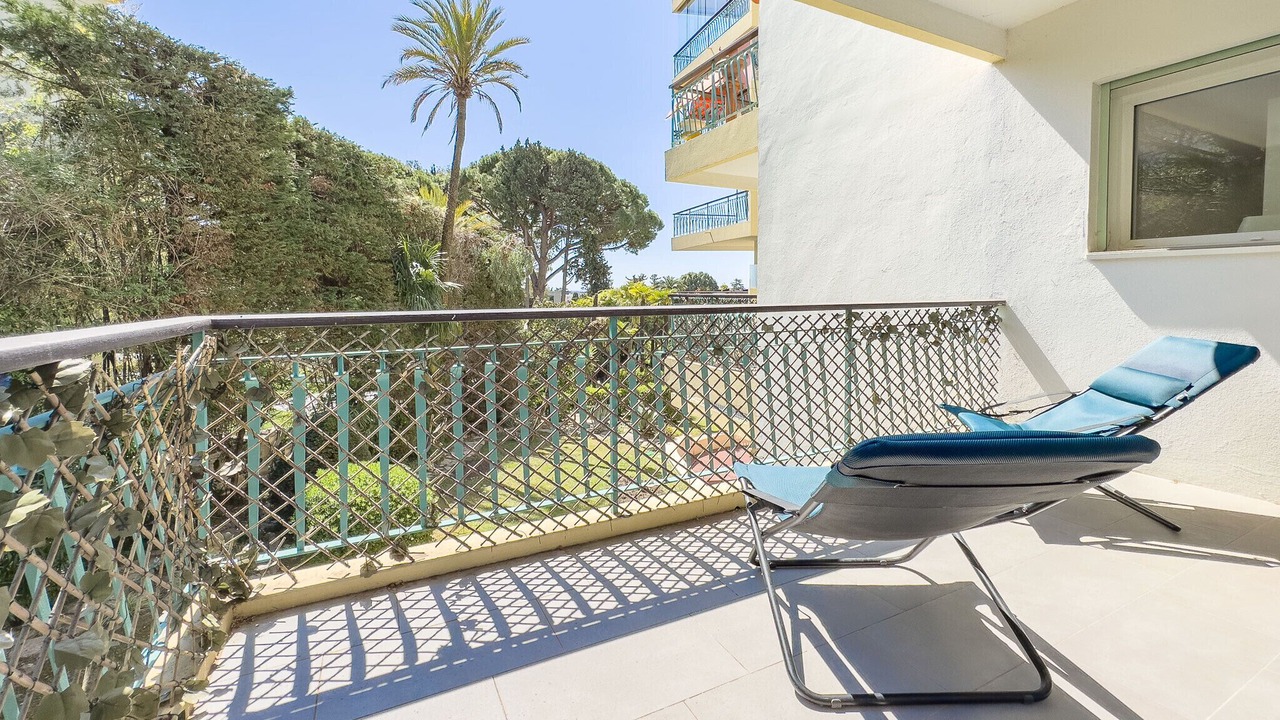 Photo of Outdoor in California - Pezou
