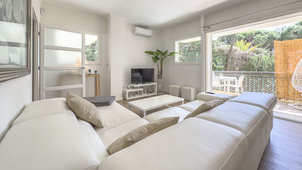 Photo of Livingroom in California - Pezou