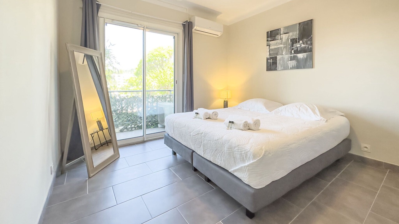 Photo of Bedroom in California - Pezou