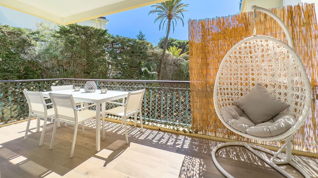 Photo of Outdoor in California - Pezou