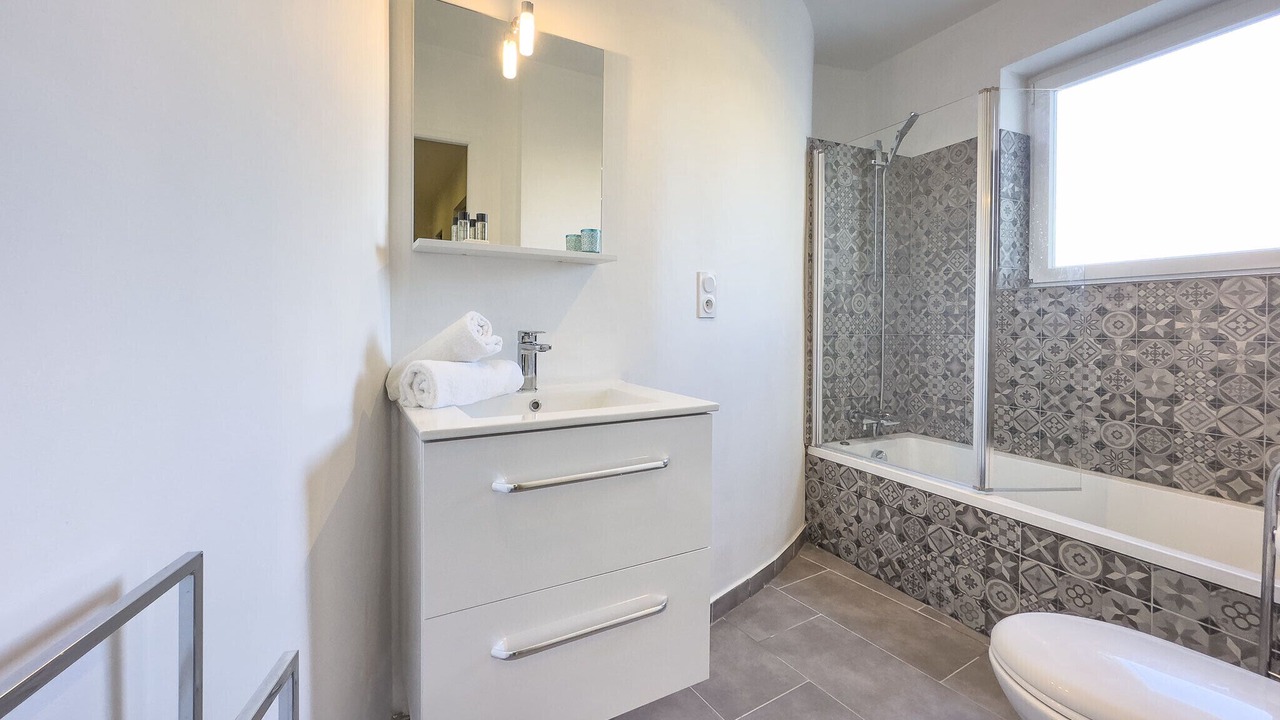Photo of Bathroom in California - Pezou