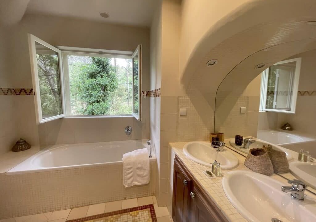Photo of Bathroom in Salon-de-Provence