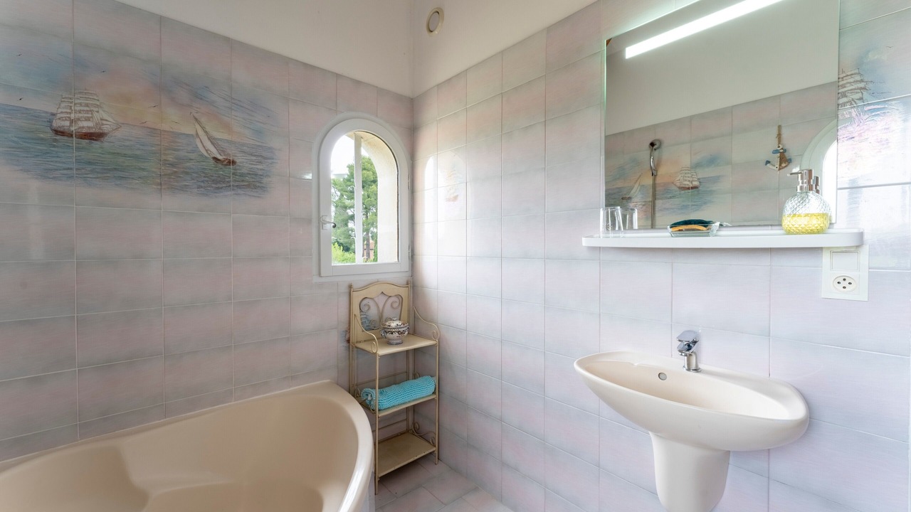 Photo of Bathroom in Saint-Etienne-du-Gres