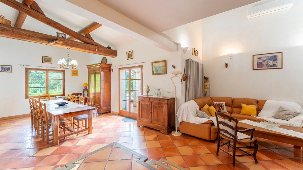 Photo of Livingroom in Saint-Etienne-du-Gres