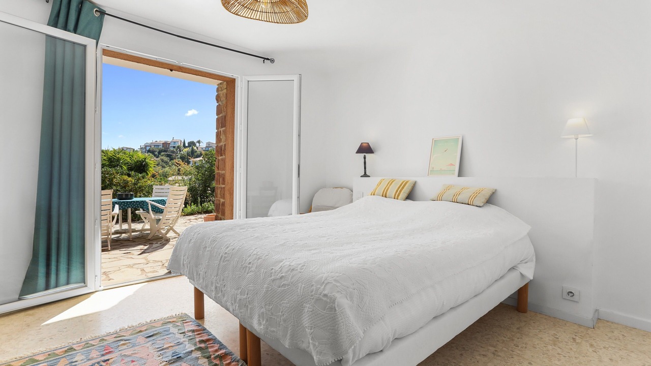 Photo of Bedroom in Saint-Aygulf