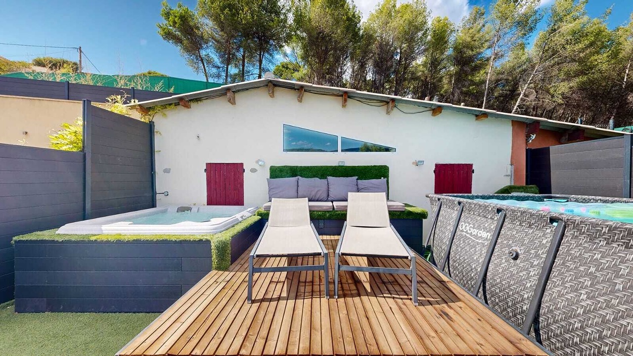 Photo of Outdoor in Istres