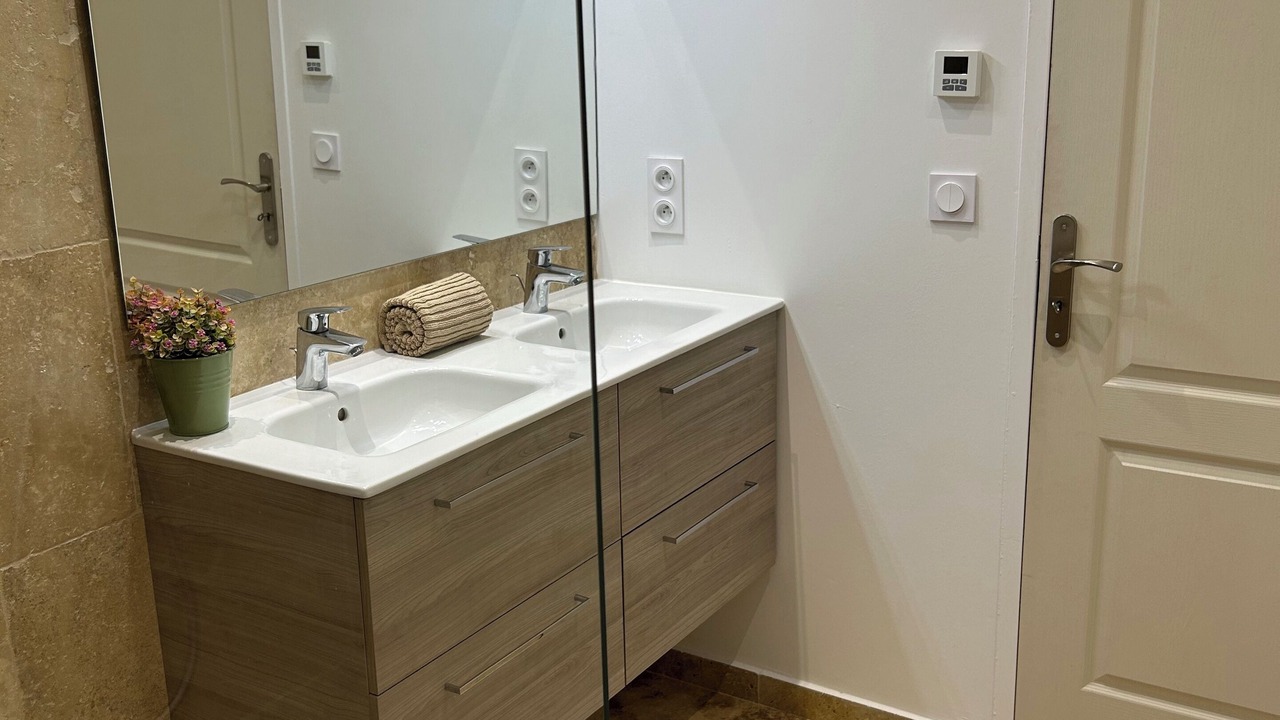 Photo of Bathroom in Arles