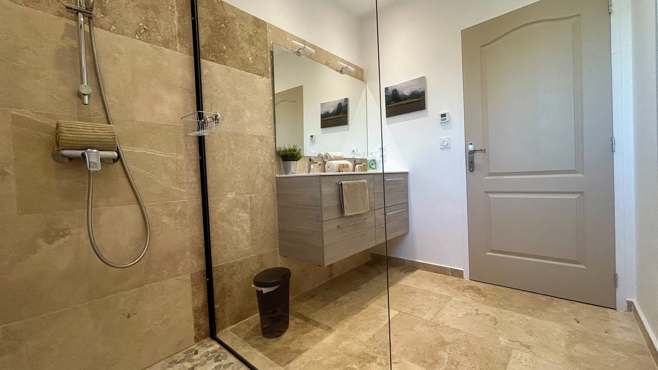 Photo of Bathroom in Arles