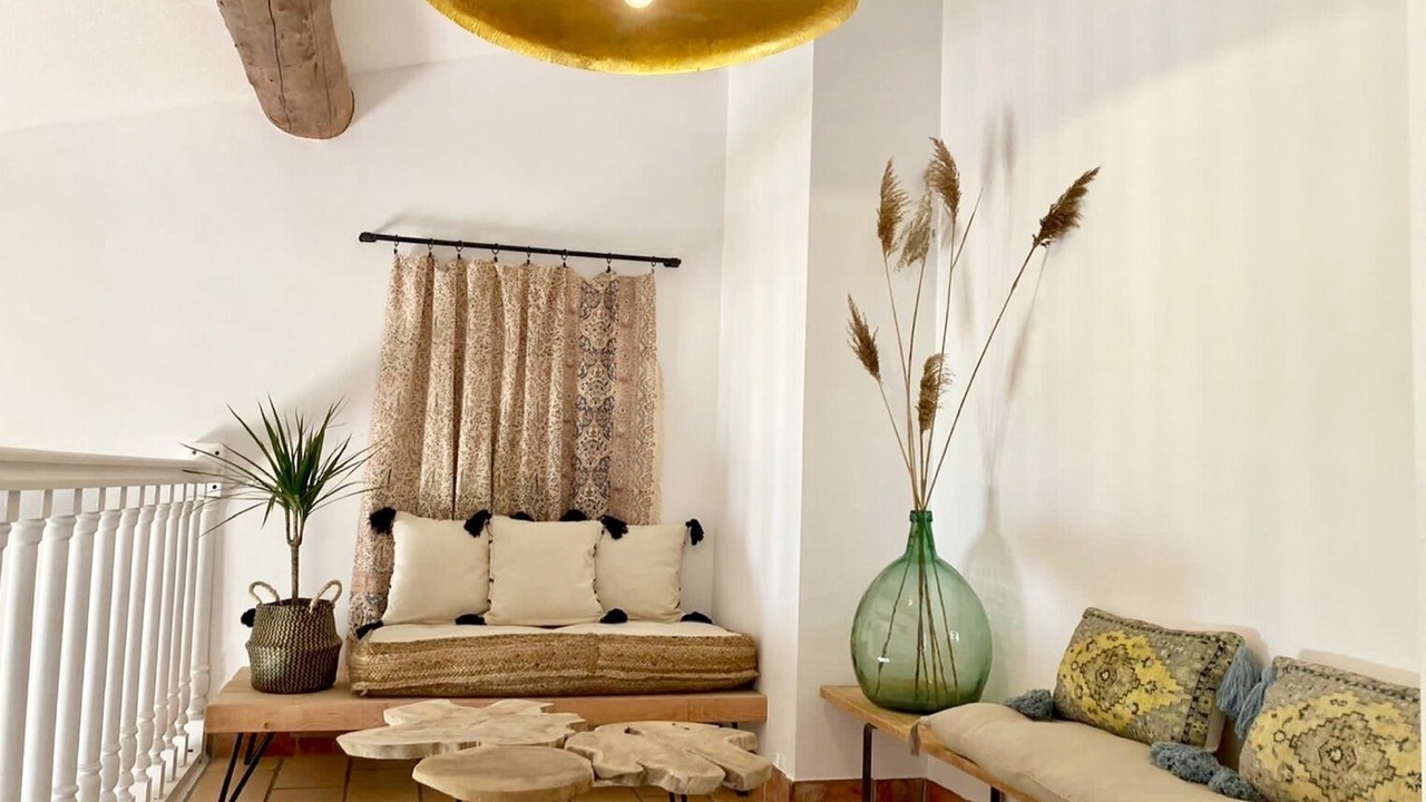 Photo of Livingroom in Cornillon-Confoux