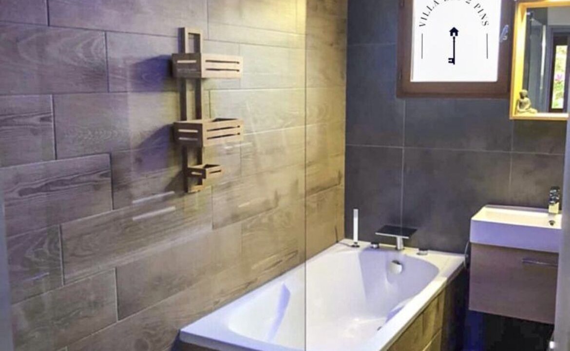 Photo of Bathroom in Cuges-les-Pins