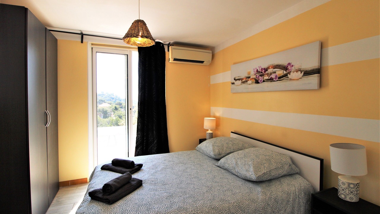 Photo of Bedroom in Hyeres