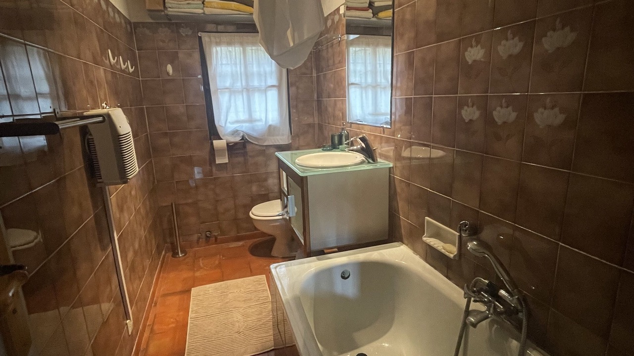 Photo of Bathroom in Simiane-Collongue