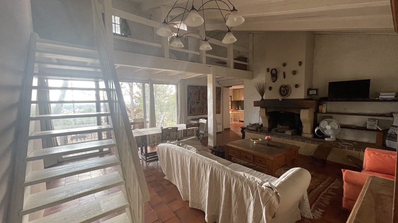Photo of Livingroom in Simiane-Collongue