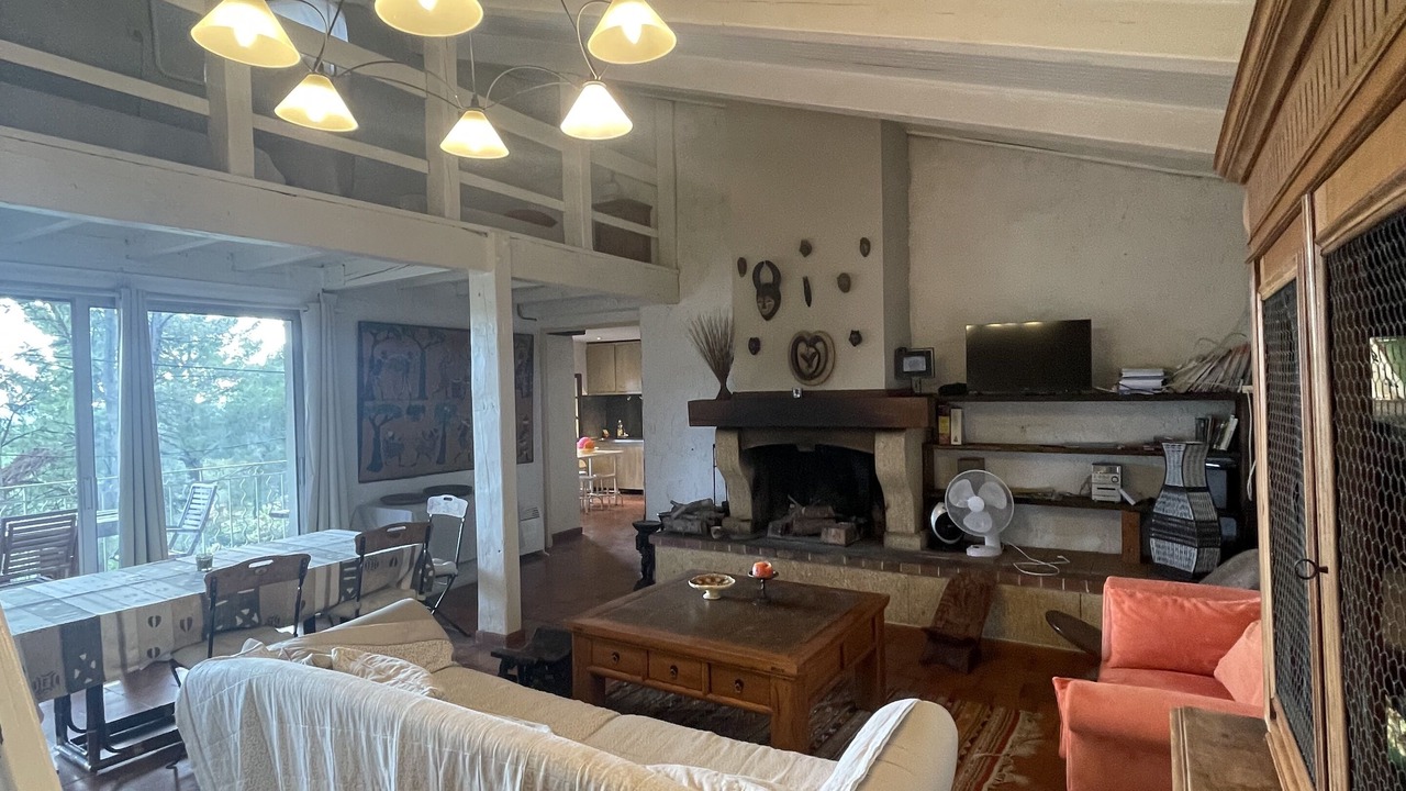 Photo of Livingroom in Simiane-Collongue