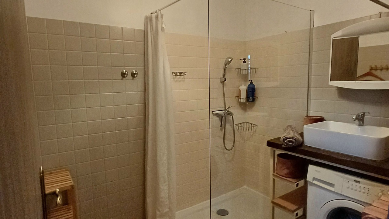 Photo of Bathroom in Lourmarin