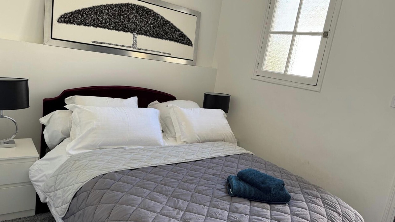 Photo of Bedroom in California - Pezou