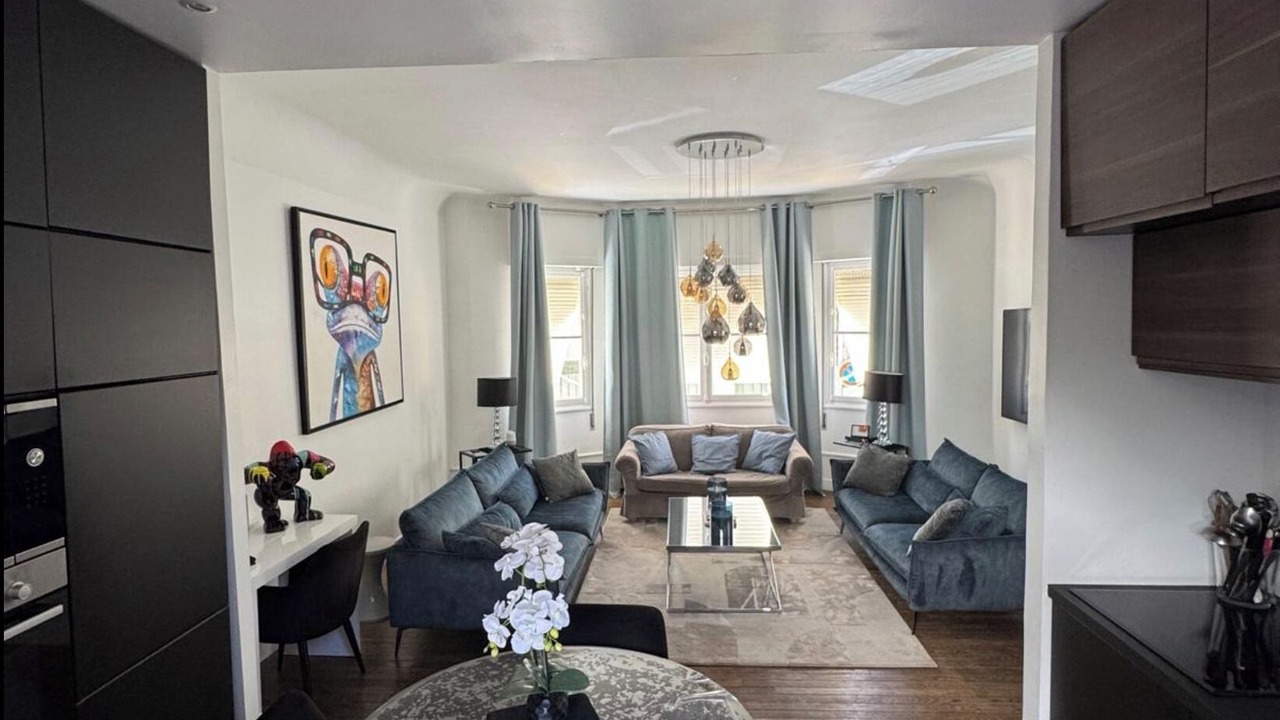 Photo of Livingroom in California - Pezou