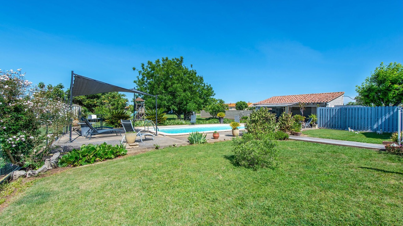 Photo of Outdoor in Arles