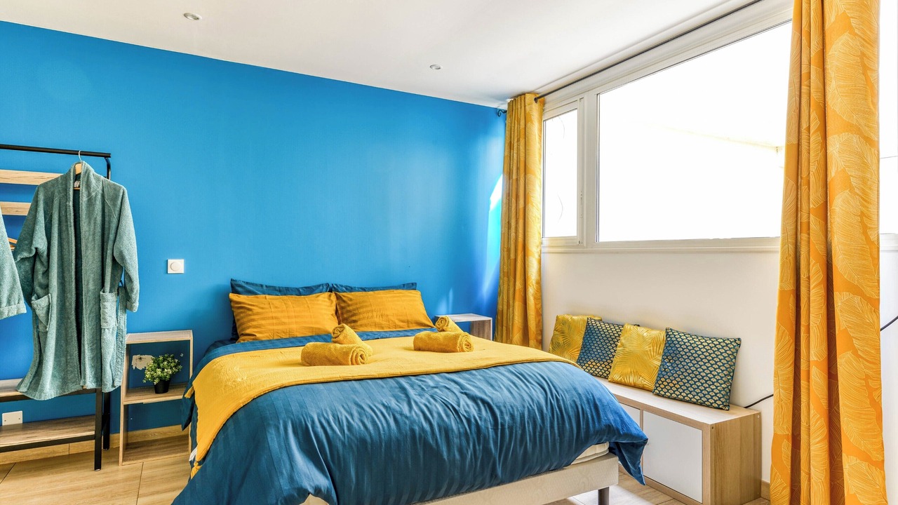 Photo of Bedroom in Anatole France