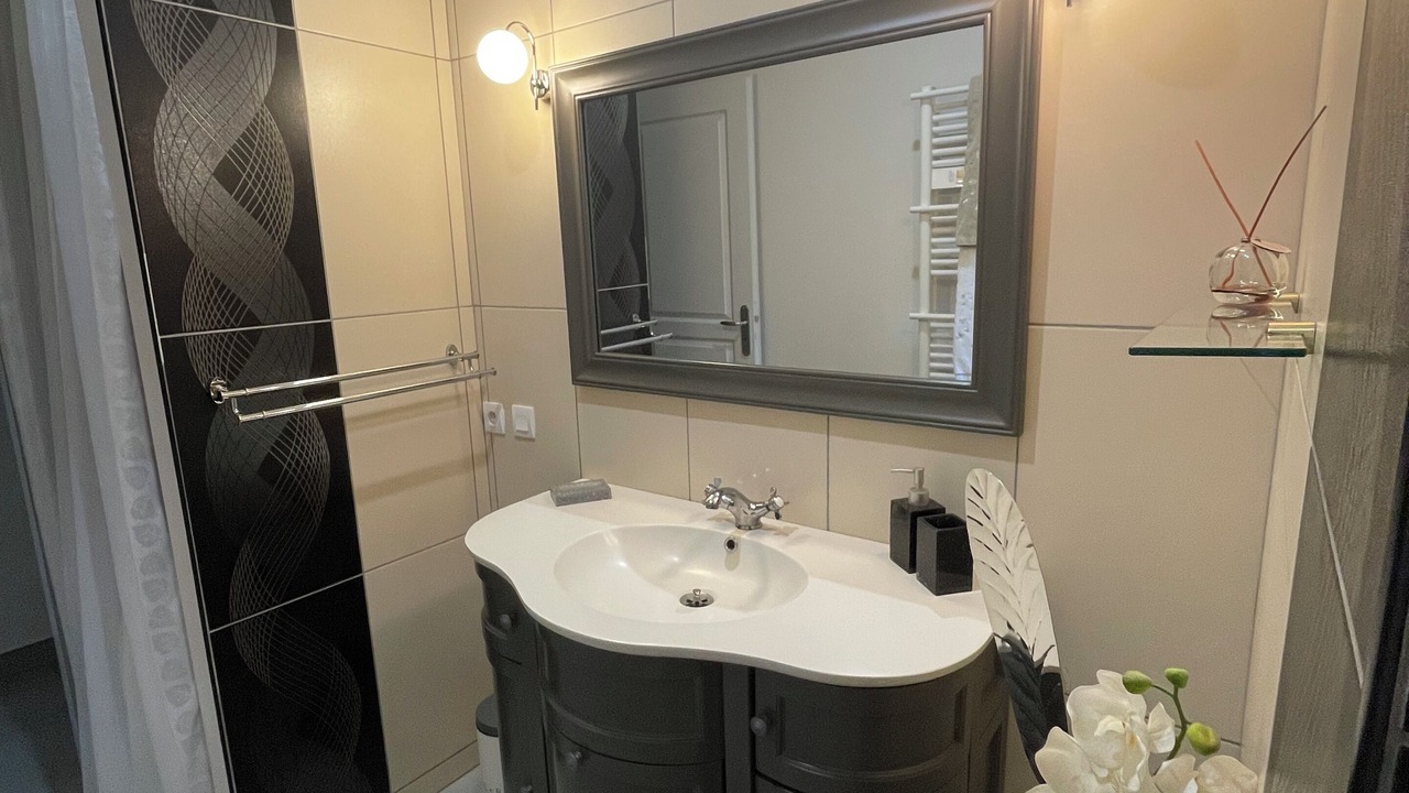 Photo of Bathroom in Eyragues