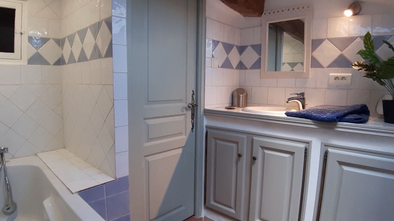 Photo of Bathroom in Sillans-la Cascade