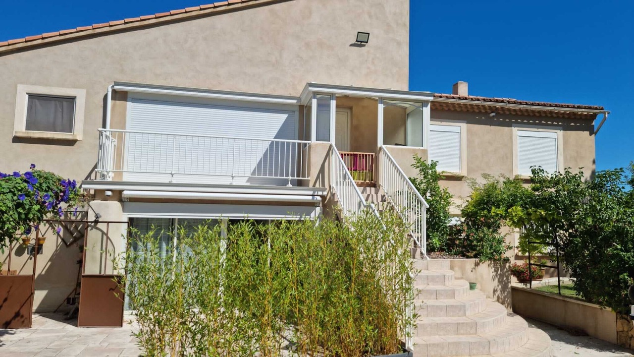 Photo of Outdoor in Saint-Mitre-les-Remparts