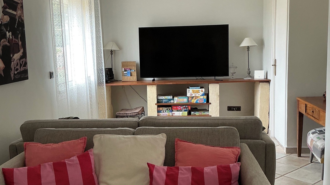 Photo of Livingroom in Saint-Mitre-les-Remparts