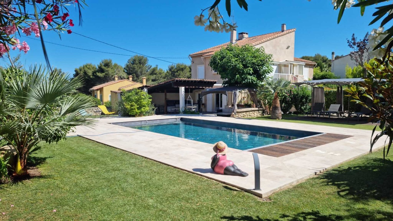 Photo of Outdoor in Saint-Mitre-les-Remparts