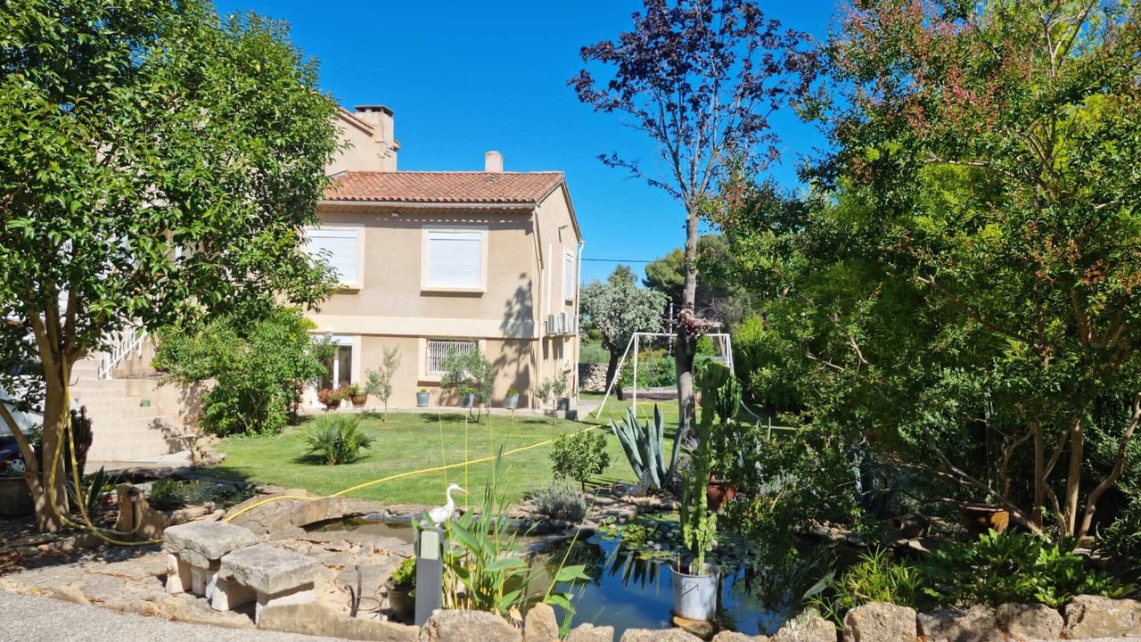 Photo of Outdoor in Saint-Mitre-les-Remparts