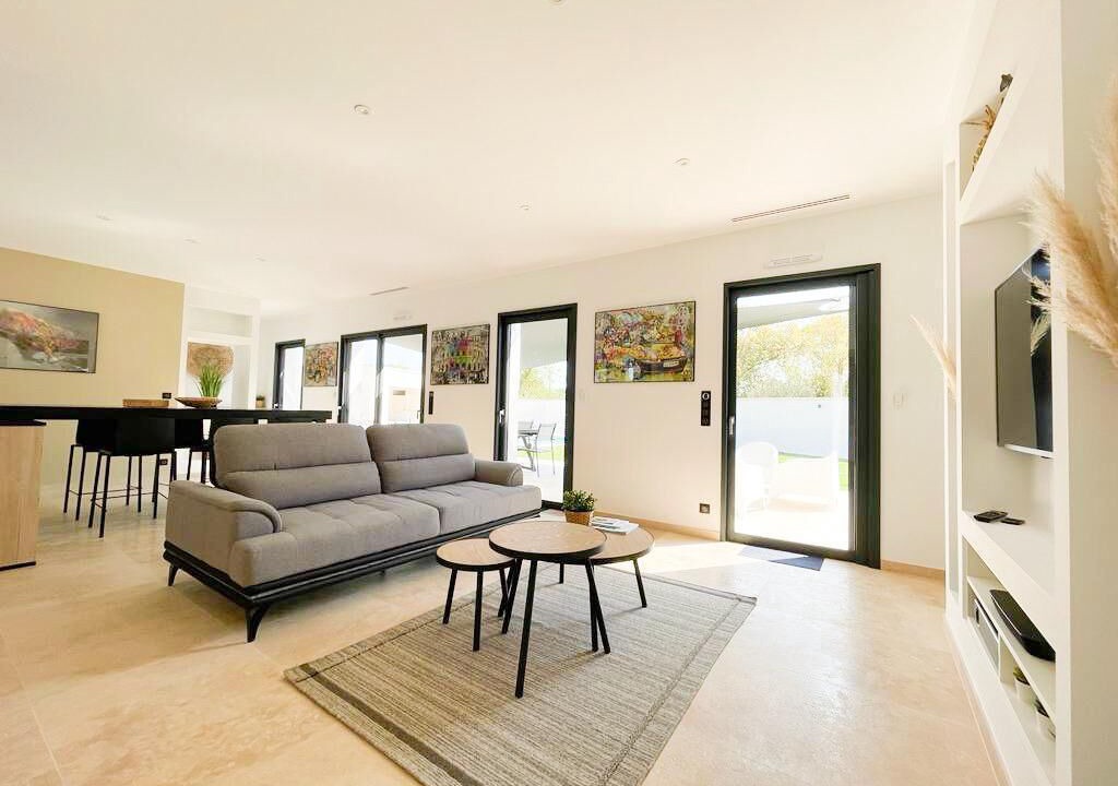 Photo of Livingroom in Montaren-et-Saint-Mediers