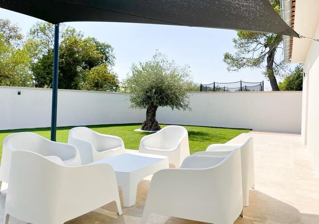 Photo of Patio Balcony in Montaren-et-Saint-Mediers