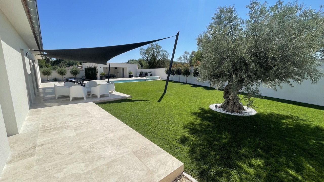 Photo of Patio Balcony in Montaren-et-Saint-Mediers