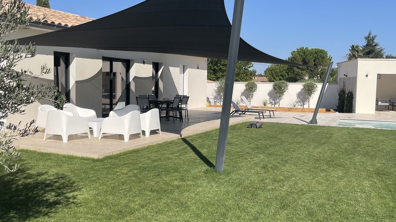 Photo of Patio Balcony in Montaren-et-Saint-Mediers
