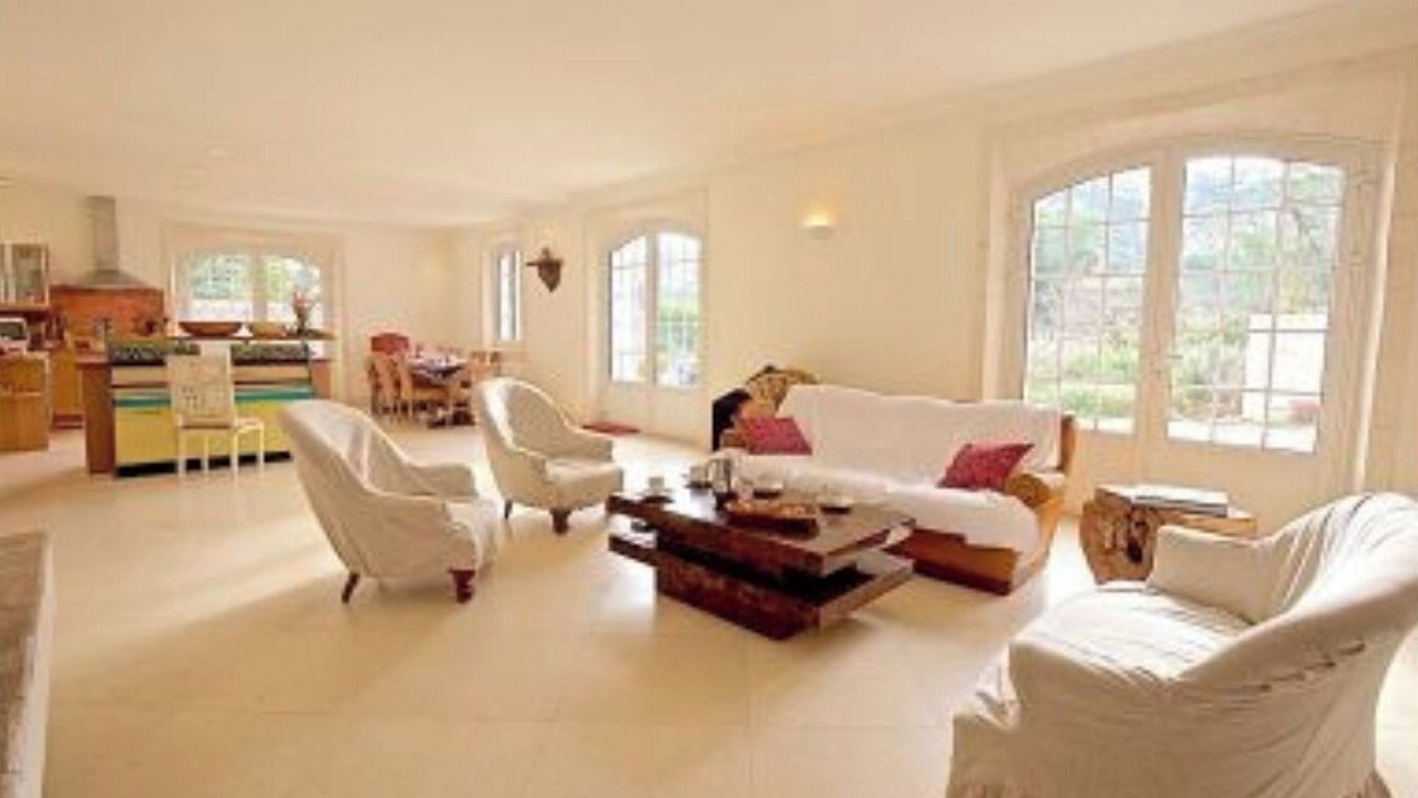 Photo of Livingroom in Mouries