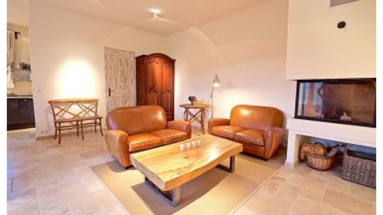 Photo of Livingroom in Mouries