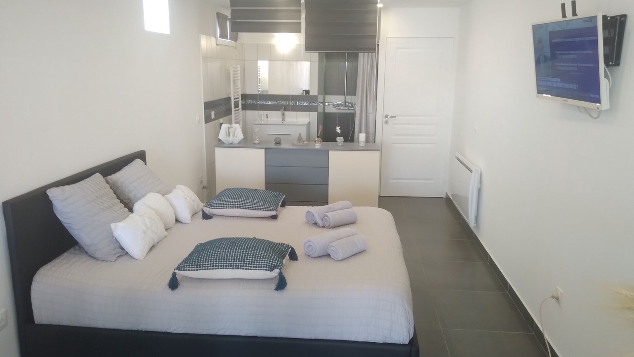Photo of Bedroom in Saint-Savournin