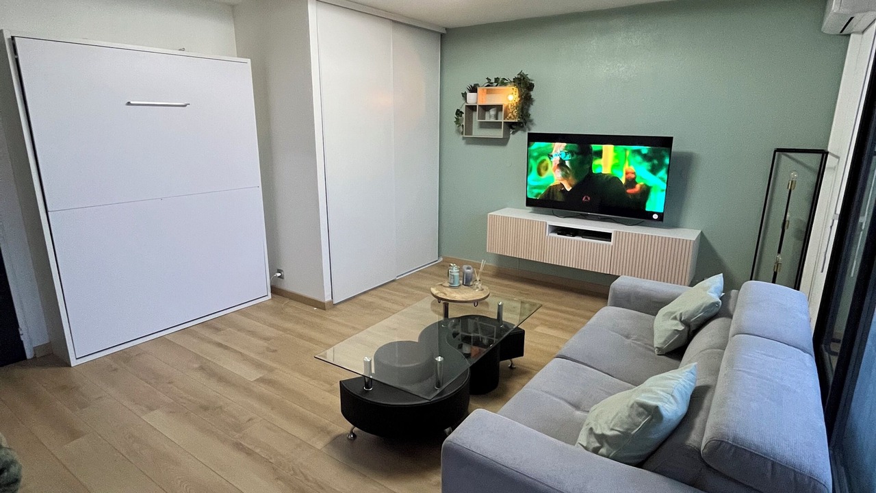 Photo of Livingroom in Aiguerelles
