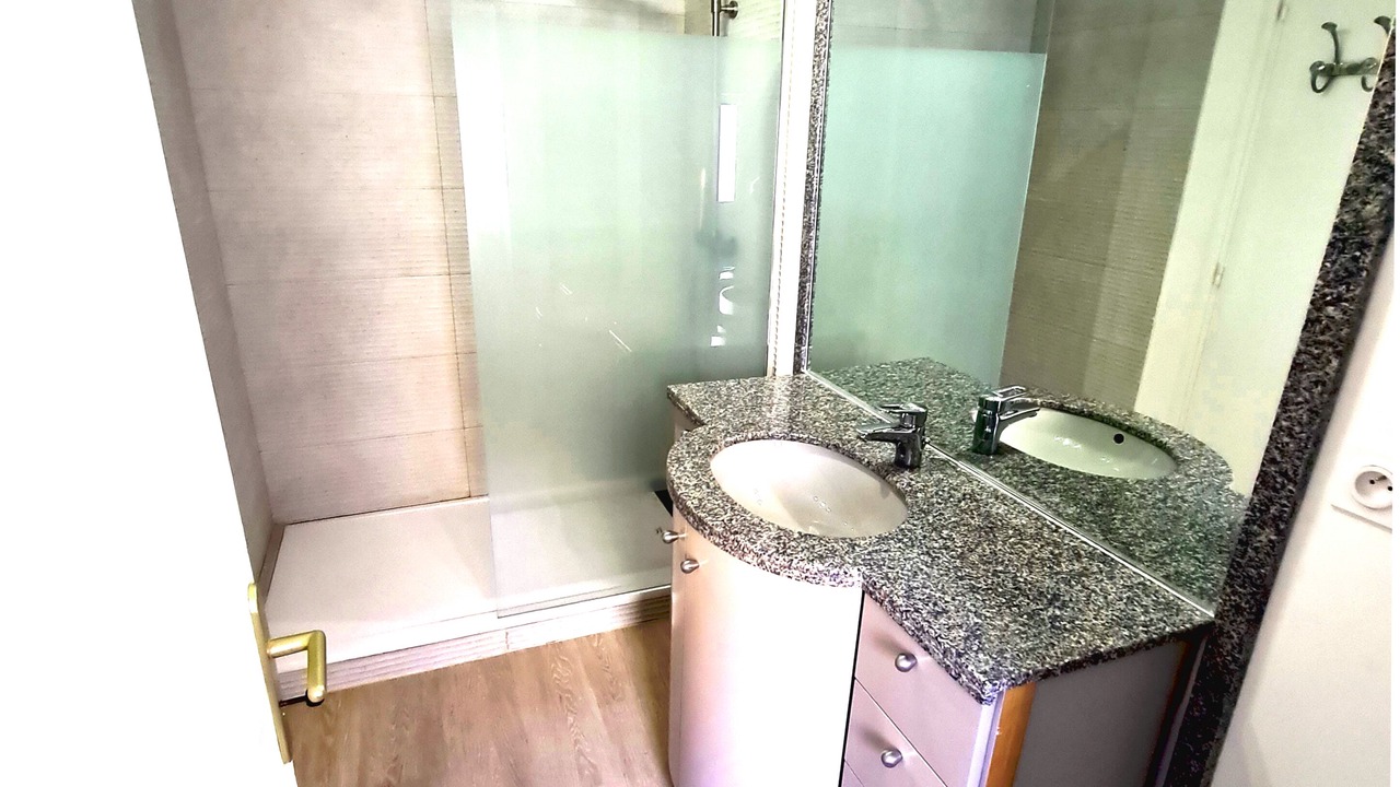 Photo of Bathroom in Carnot