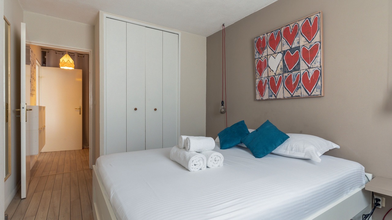 Photo of Bedroom in 8th Arrondissement