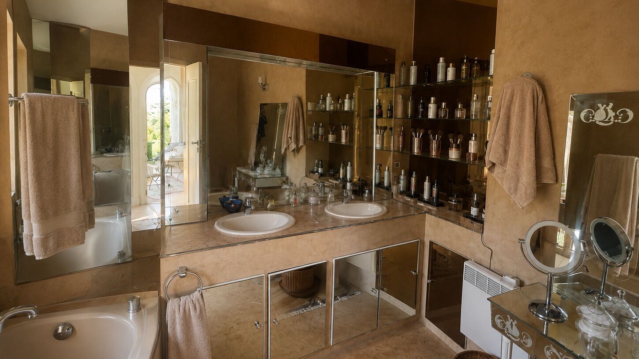 Photo of Bathroom in Biot