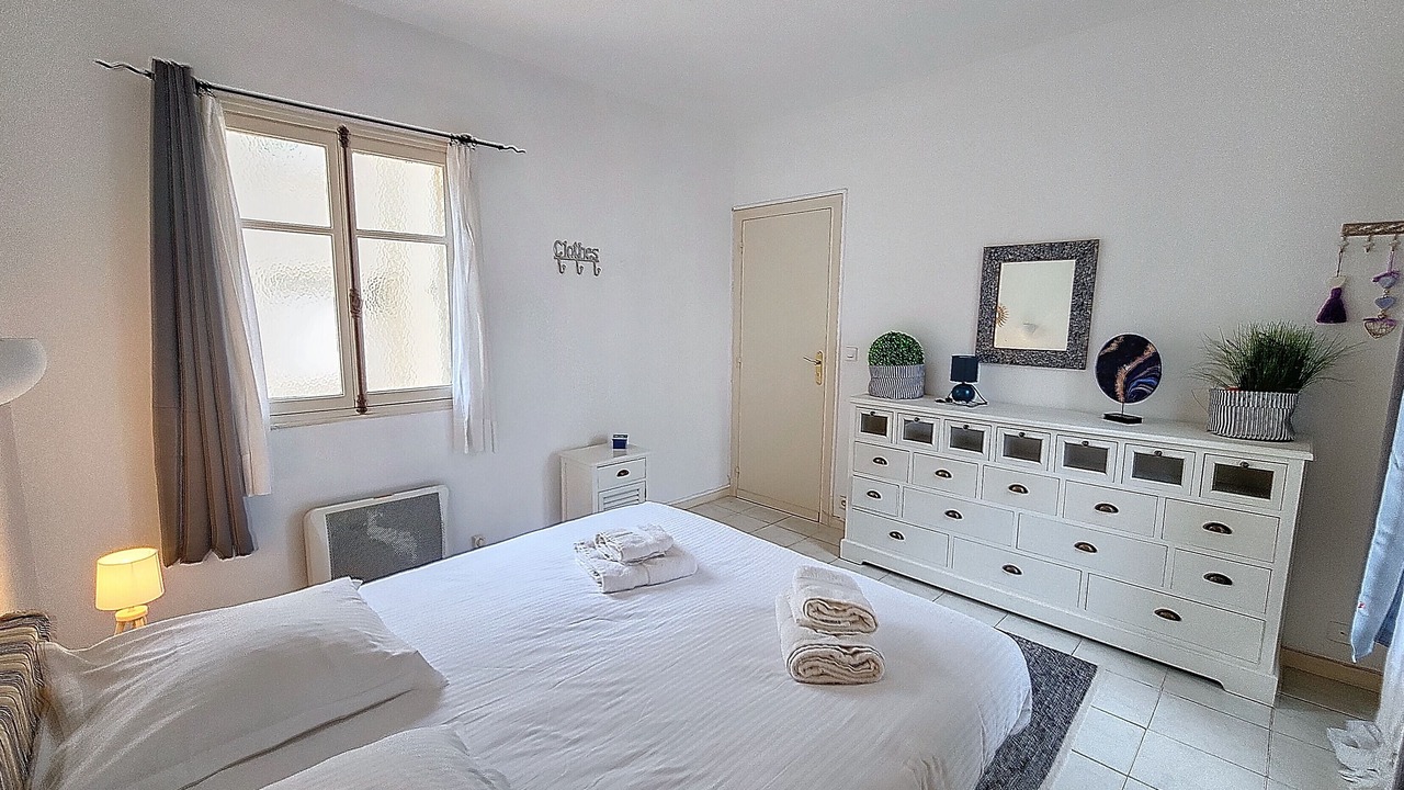 Photo of Bedroom in Carnot