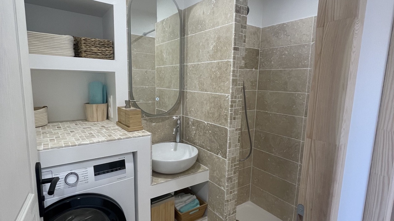 Photo of Bathroom in Pomerols