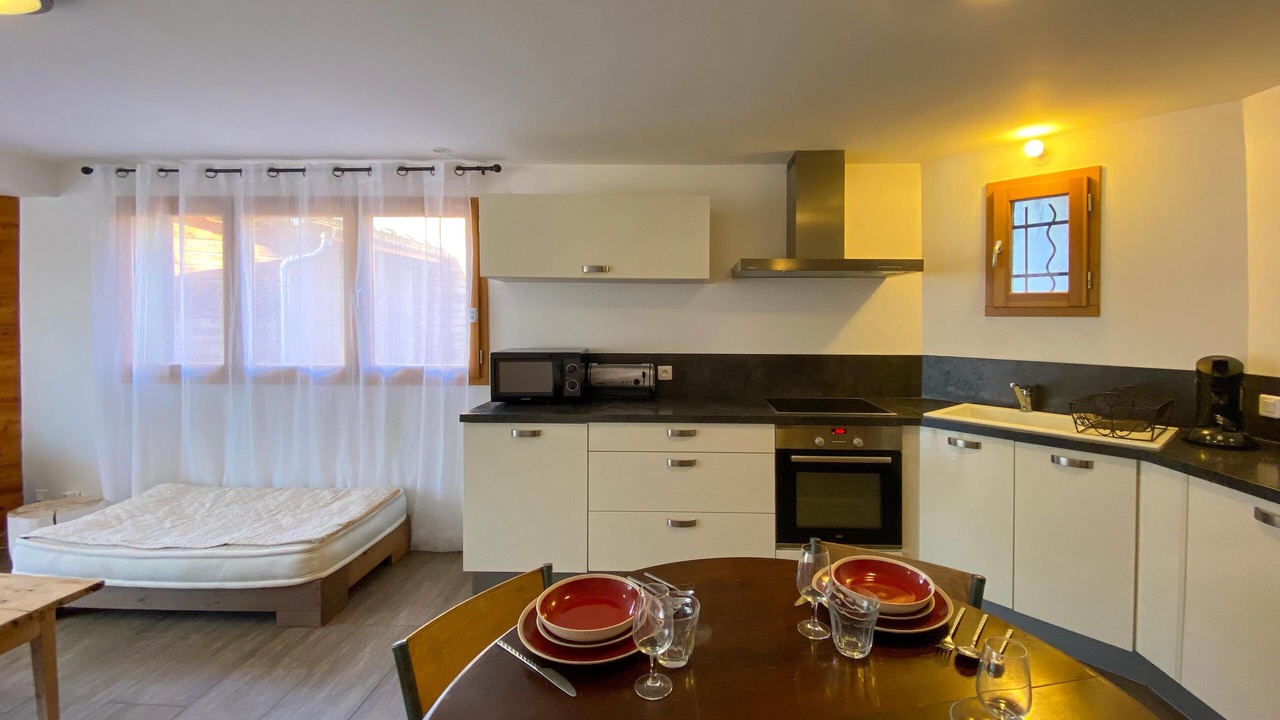 Photo of Kitchen in Faucon-de-Barcelonnette