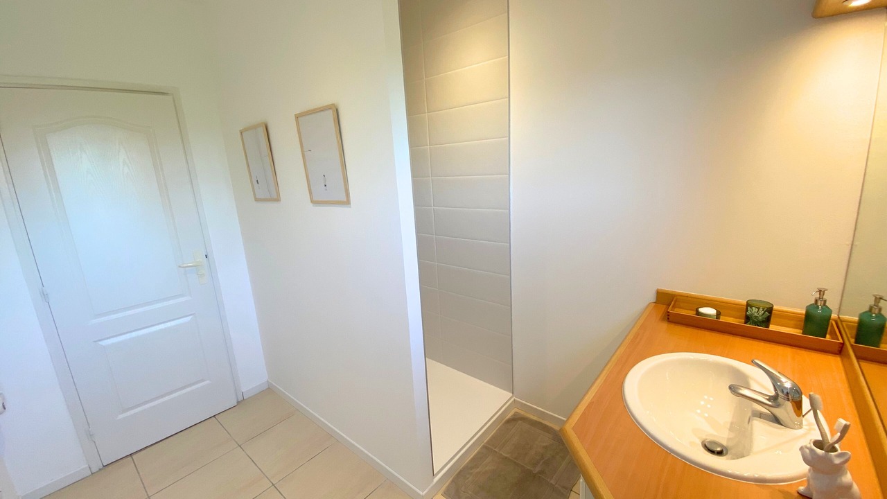Photo of Bathroom in Thezan-les-Beziers