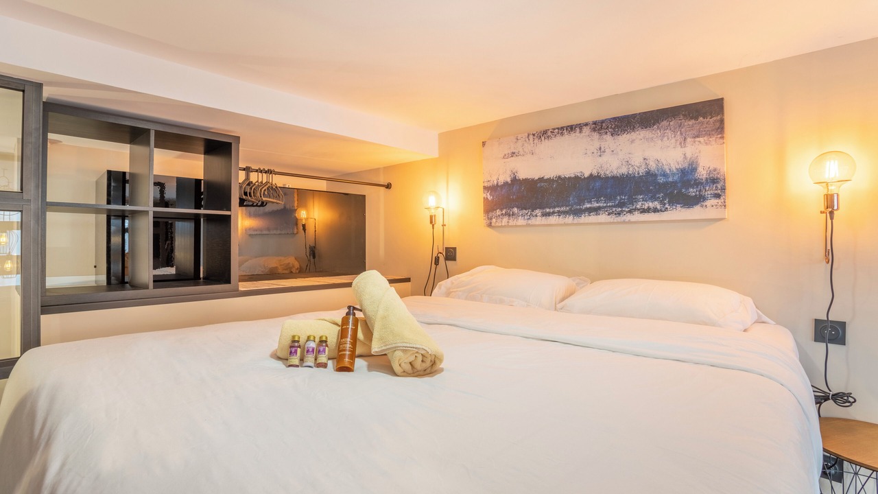 Photo of Bedroom in Opera