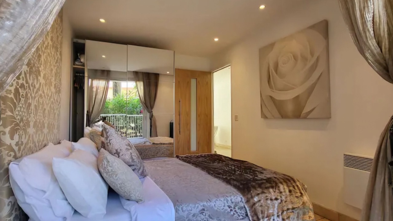 Photo of Bedroom in Saint-Tropez