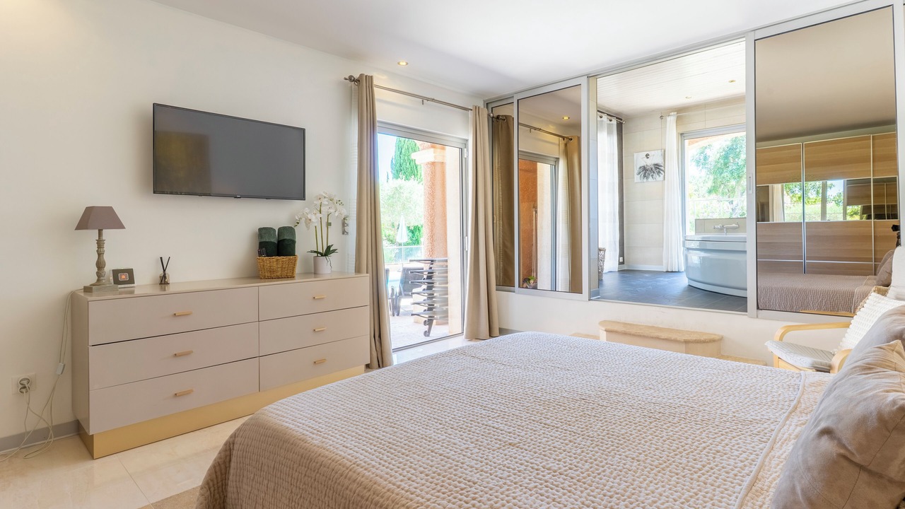 Photo of Bedroom in La Crau