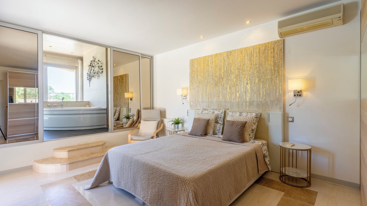 Photo of Bedroom in La Crau