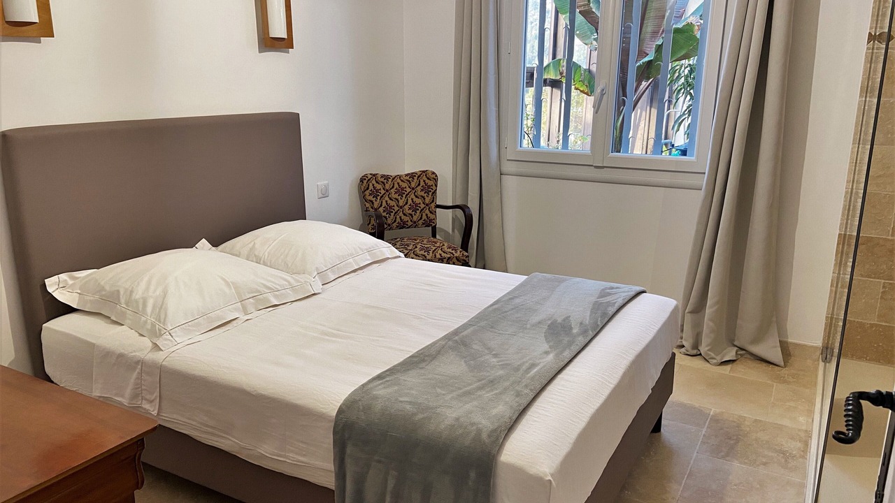 Photo of Bedroom in Ensues-la-Redonne
