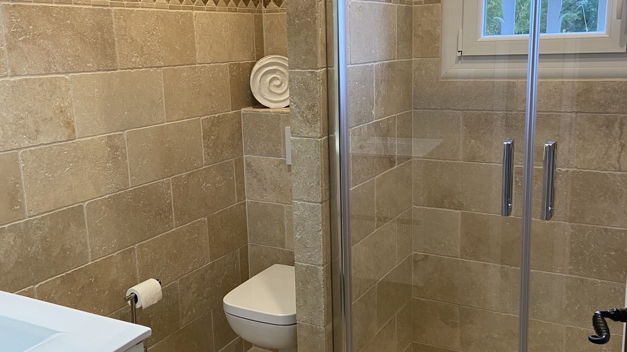 Photo of Bathroom in Ensues-la-Redonne